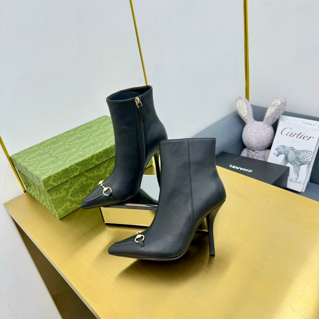GG HORSEBIT ANKLE BOOT IN BLACK SHEEPSKIN
