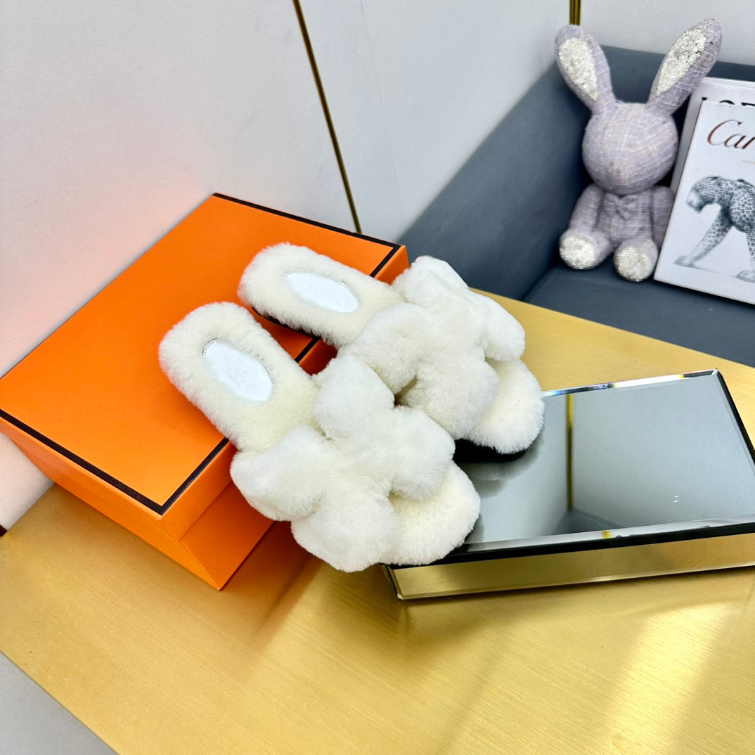 ORAN SHEARLING SANDALS WHITE