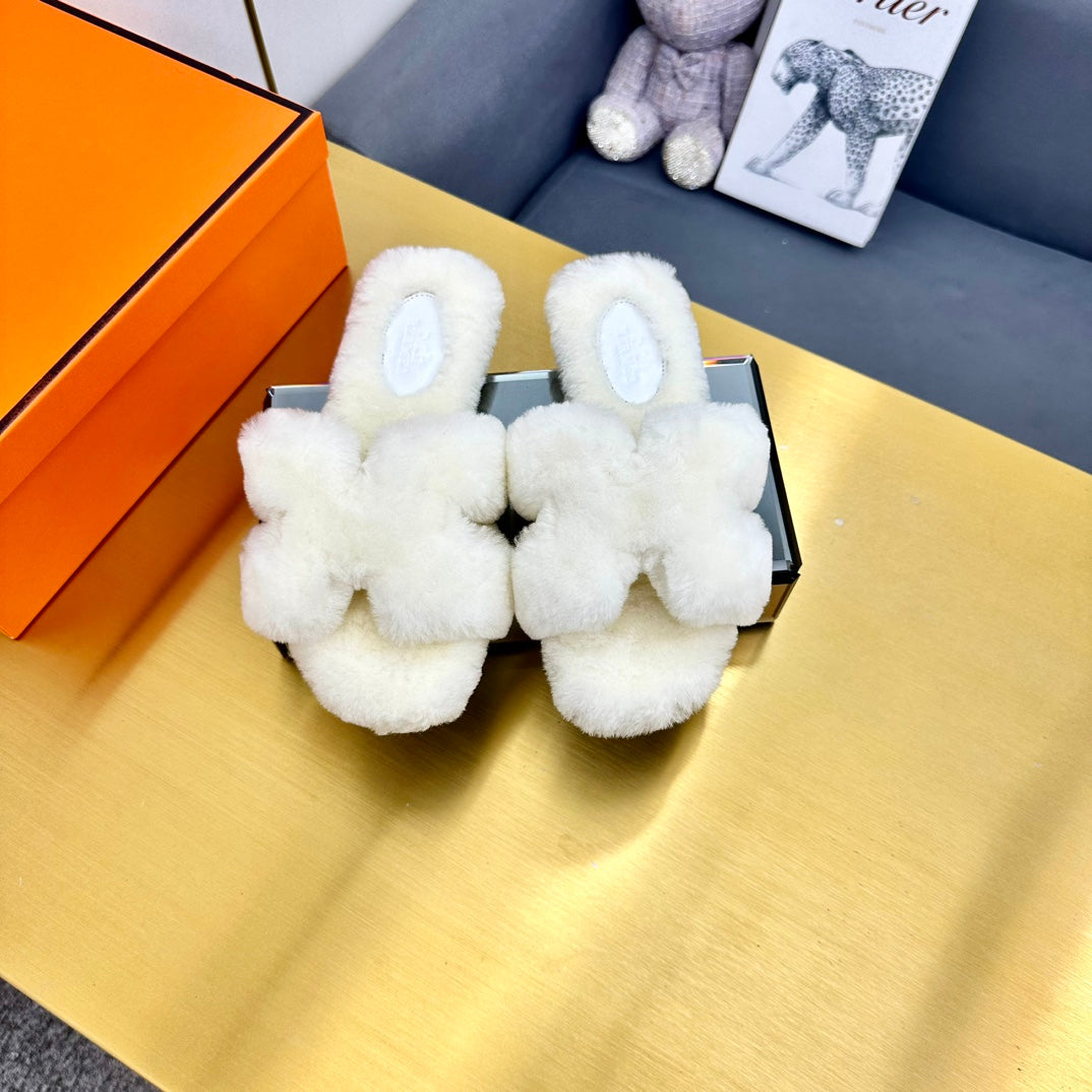 ORAN SHEARLING SANDALS WHITE