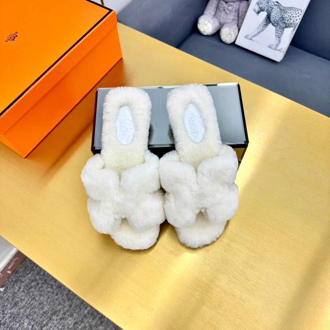 ORAN SHEARLING SANDALS WHITE