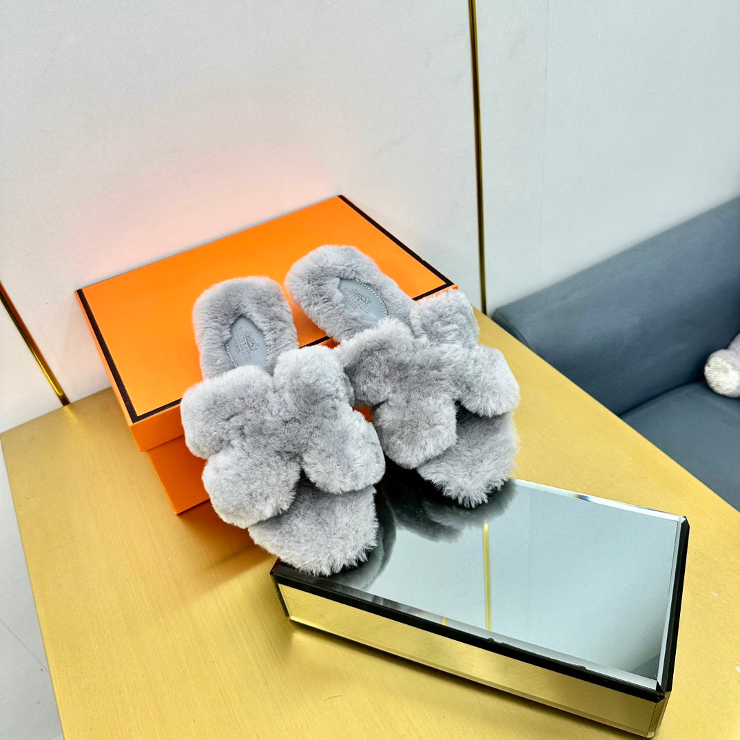 ORAN SHEARLING SANDALS SILVER GRAY