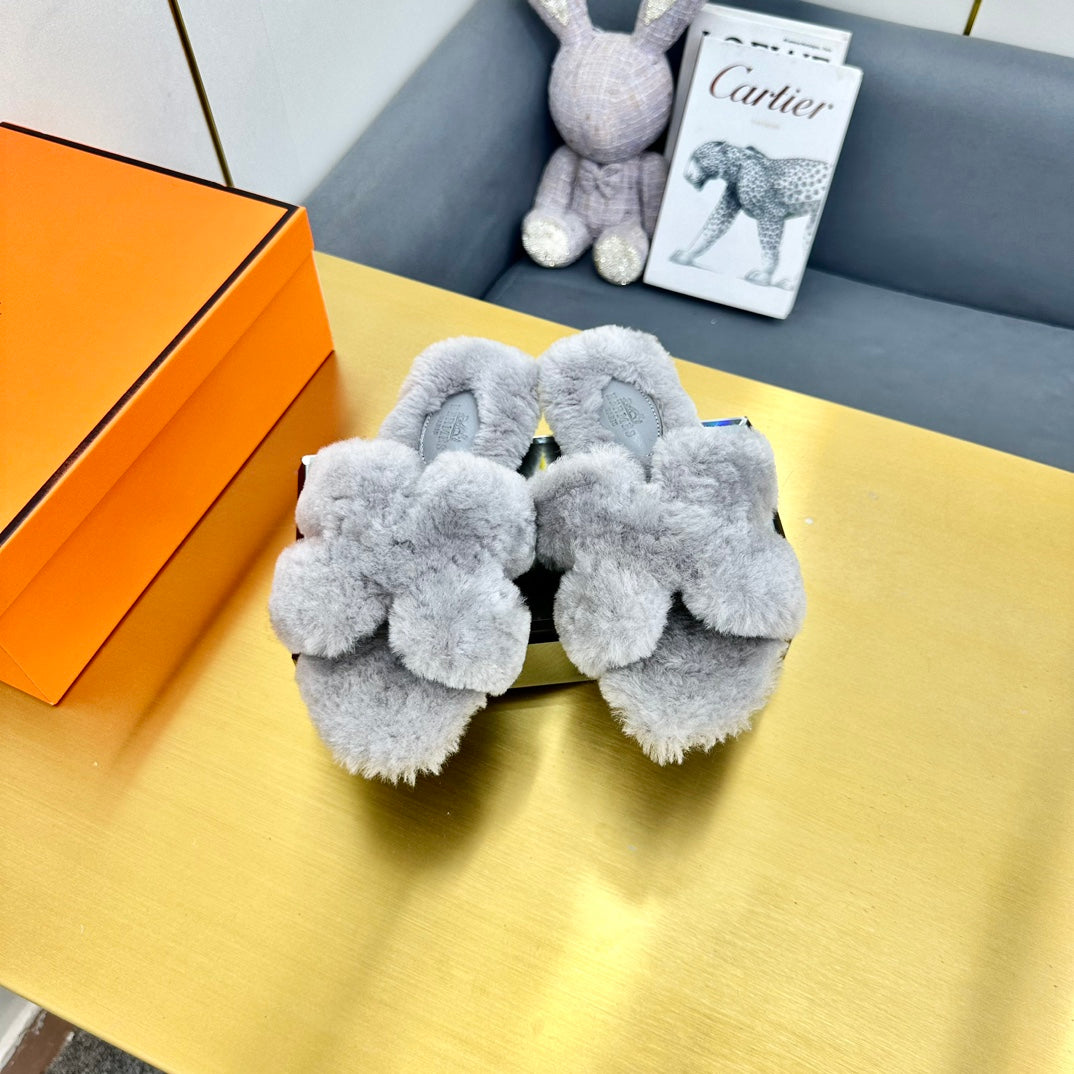 ORAN SHEARLING SANDALS SILVER GRAY