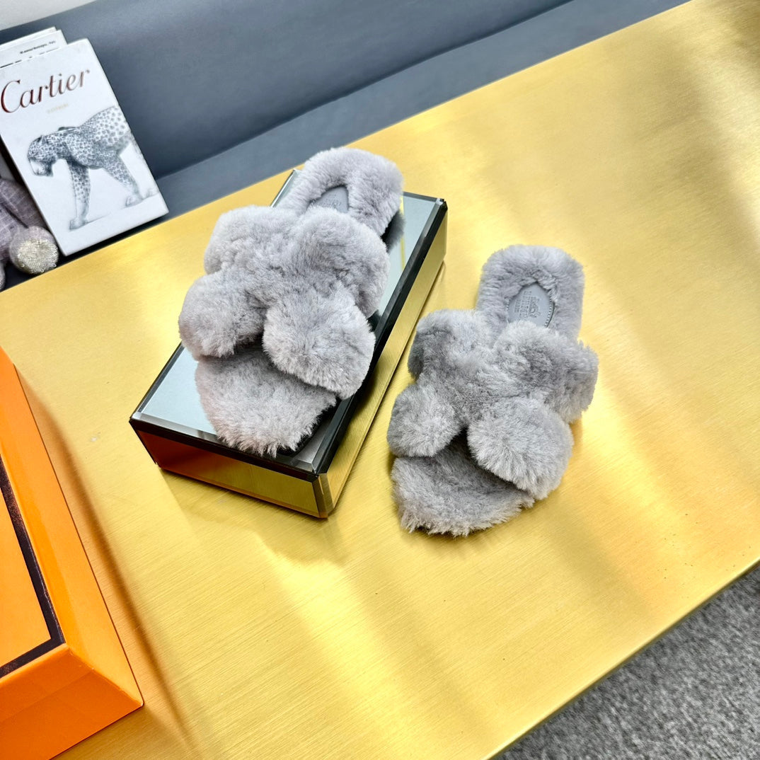 ORAN SHEARLING SANDALS SILVER GRAY