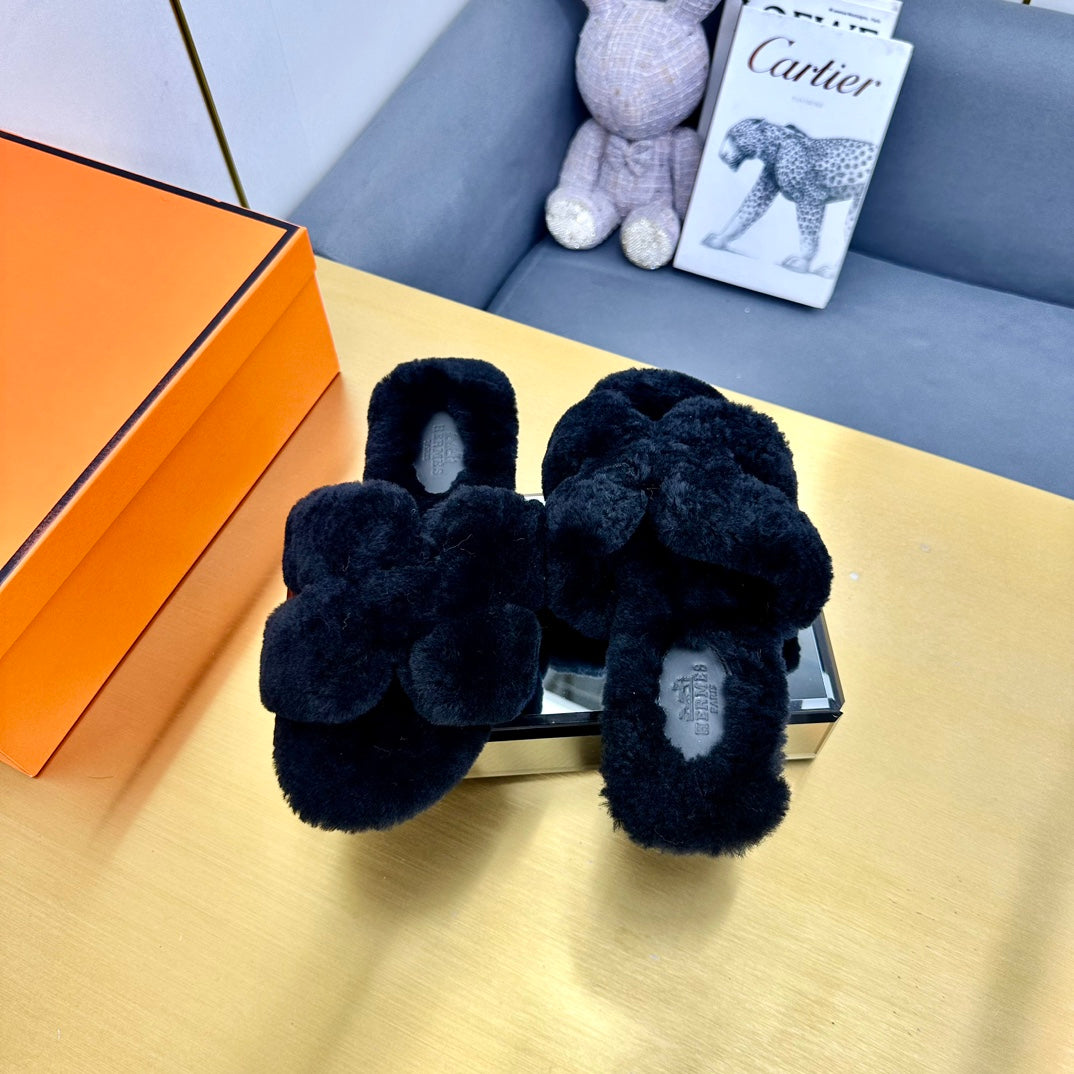 ORAN SHEARLING SANDALS BLACK