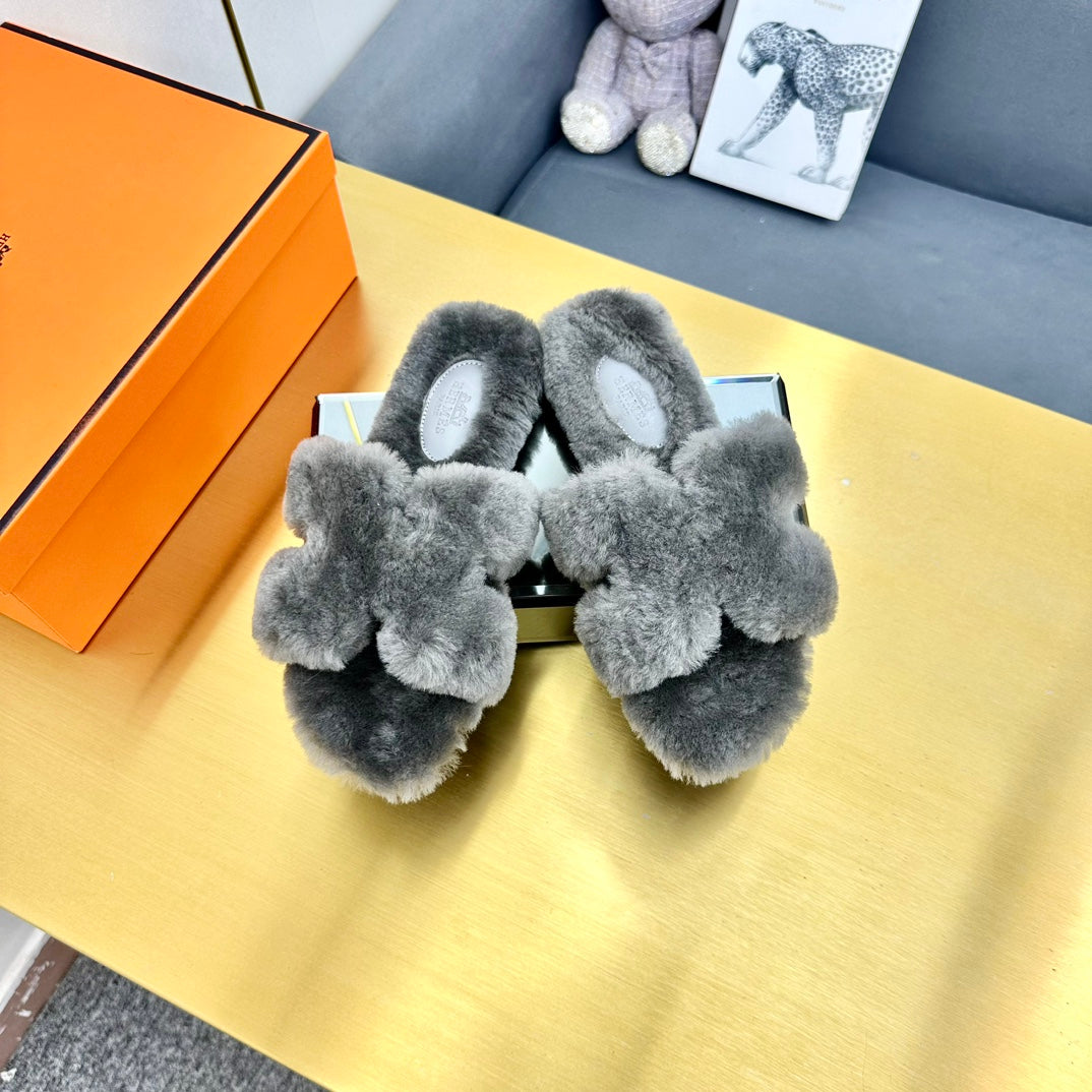 ORAN SHEARLING SANDALS SMOKE GRAY