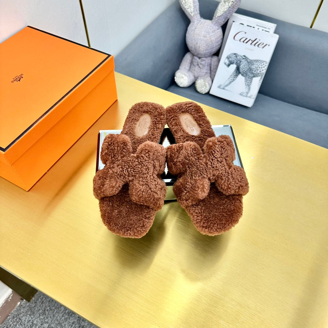ORAN SHEARLING SANDALS UMBER BROWN