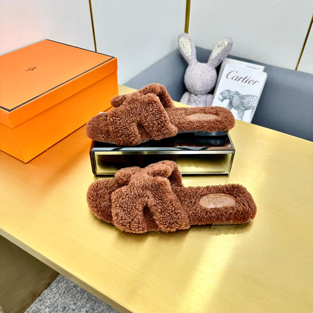 ORAN SHEARLING SANDALS UMBER BROWN