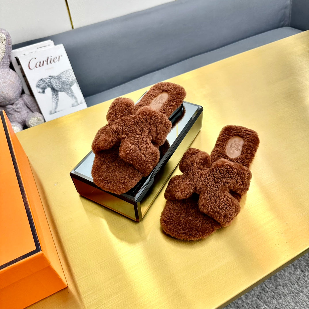 ORAN SHEARLING SANDALS UMBER BROWN