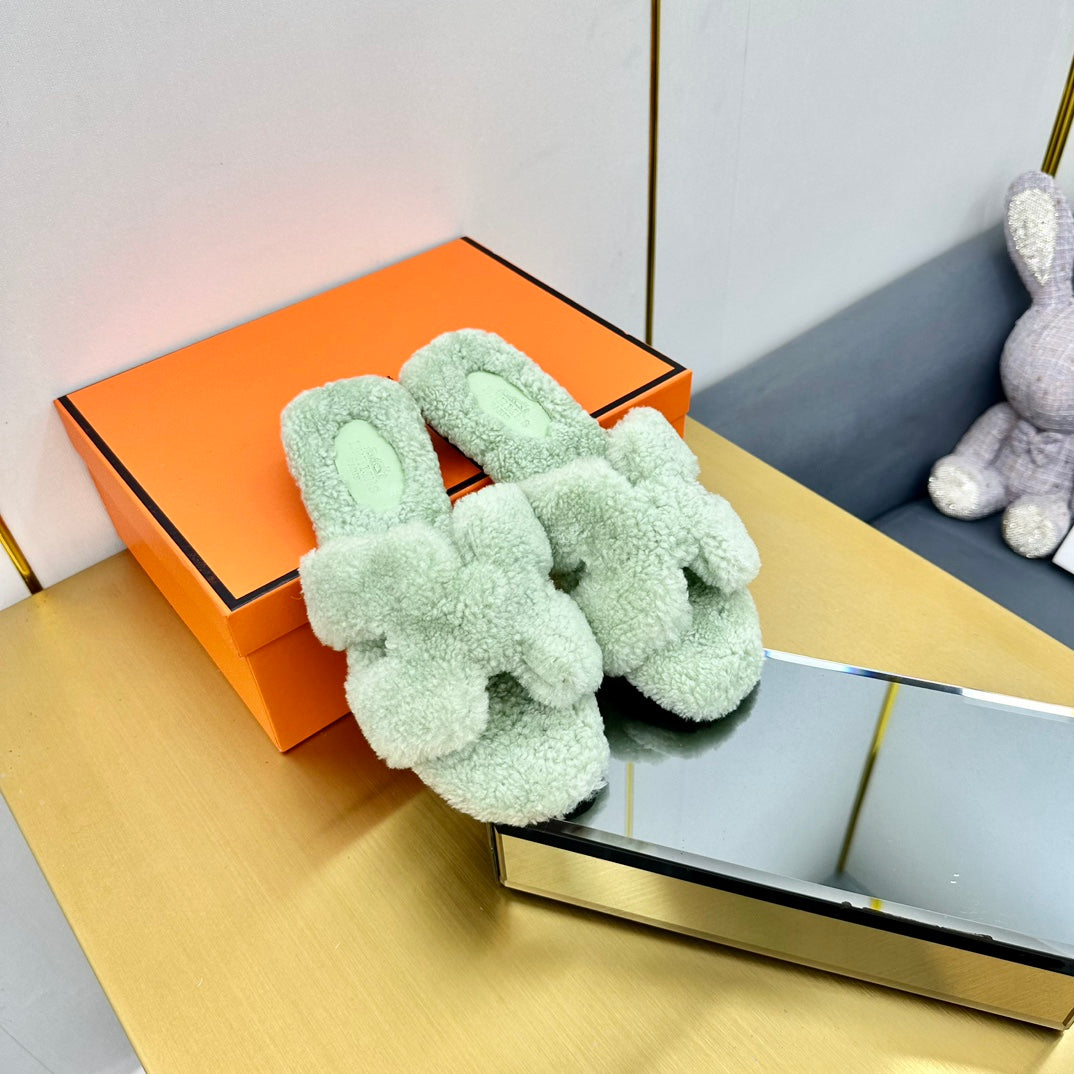 ORAN SHEARLING SANDALS PASTEL GREEN