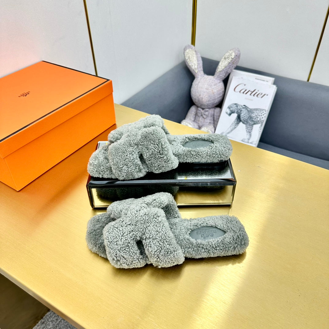 ORAN SHEARLING SANDALS RHINO GRAY