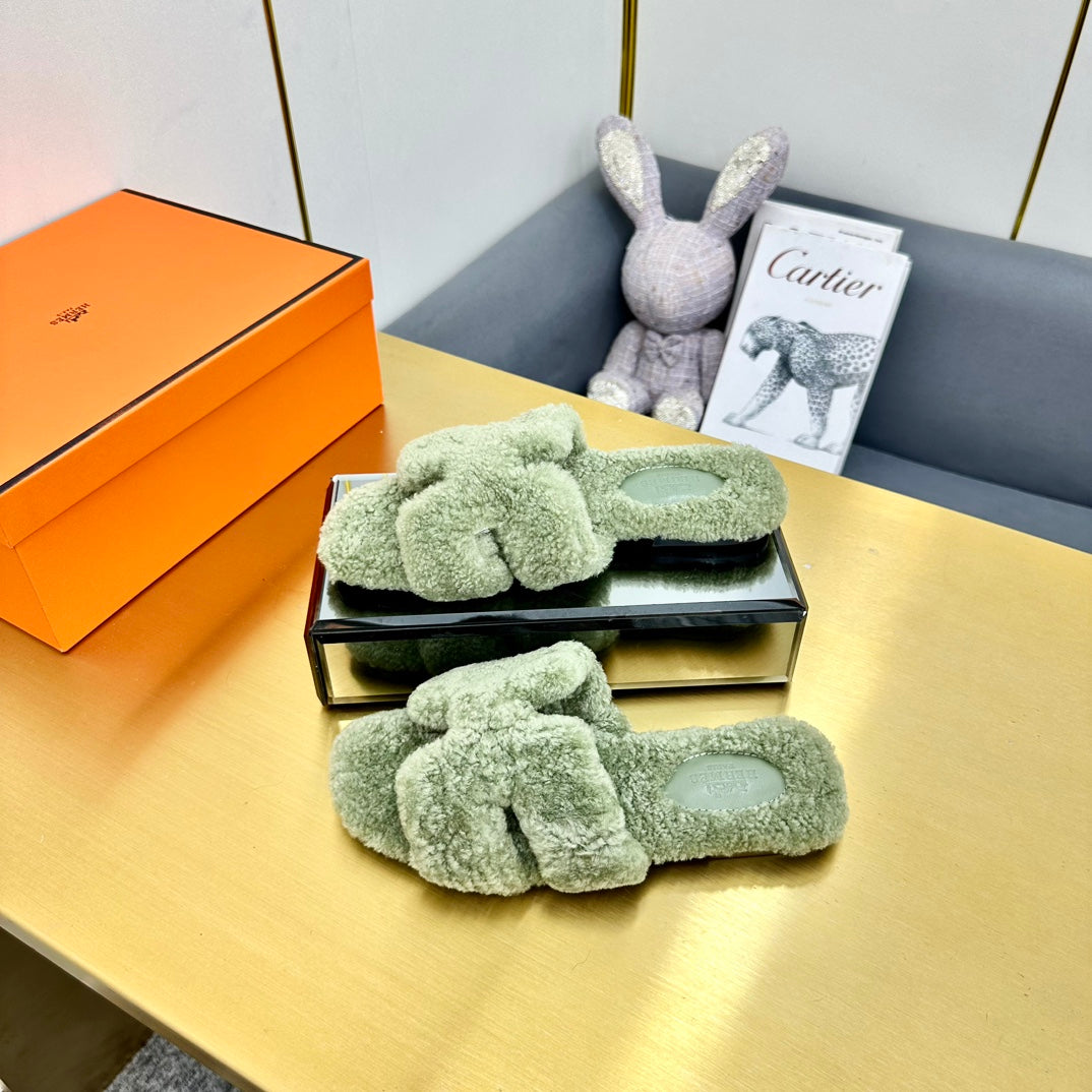 ORAN SHEARLING SANDALS JADE GREEN
