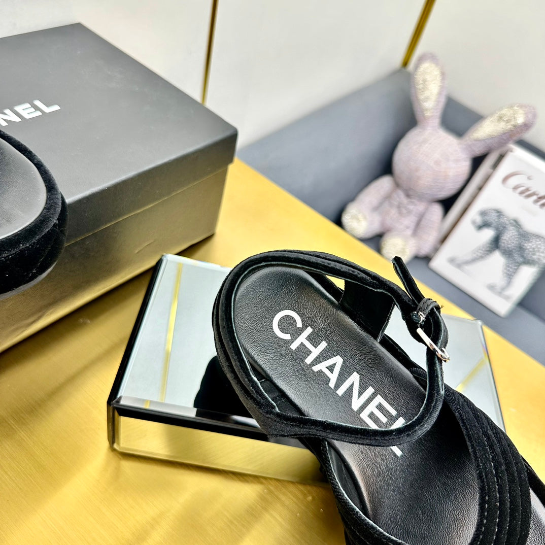 GROSGRAIN SANDAL IN BLACK VELVET