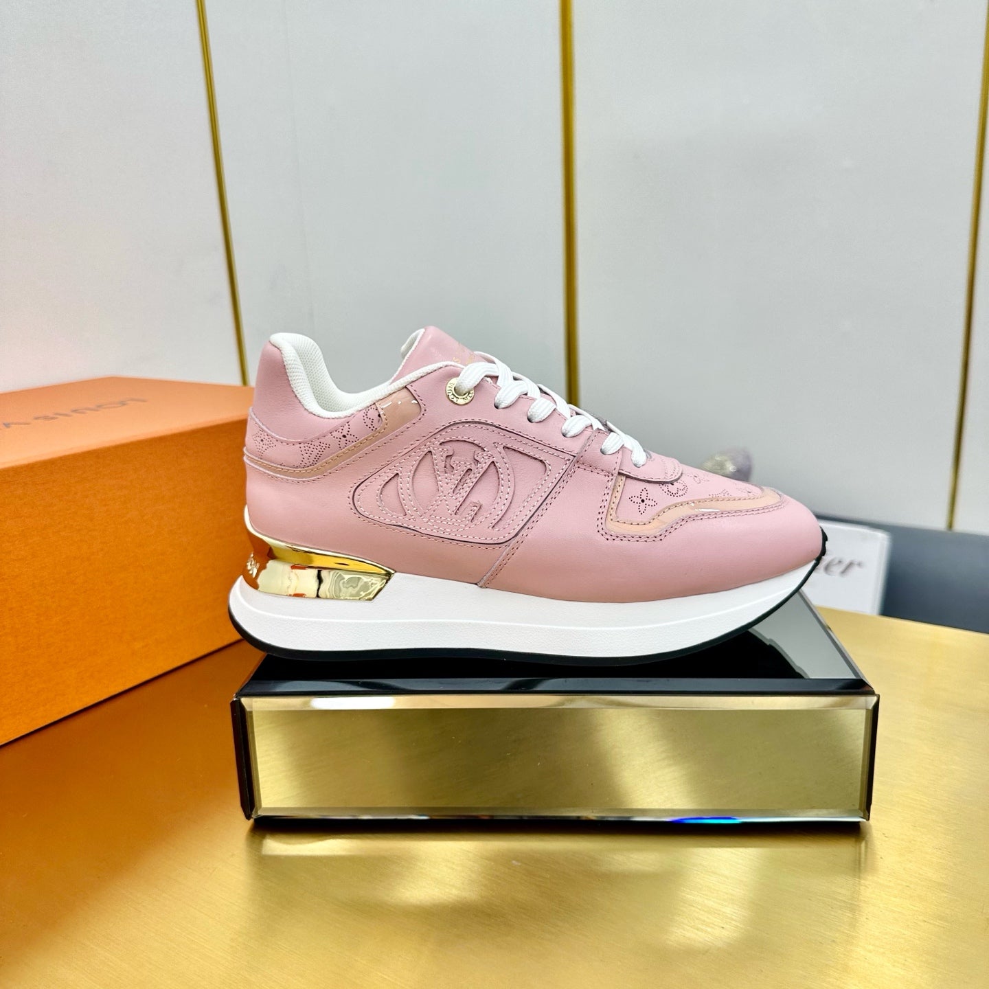 NEO RUN AWAY SNEAKER IN ROSE PINK CALFSKIN