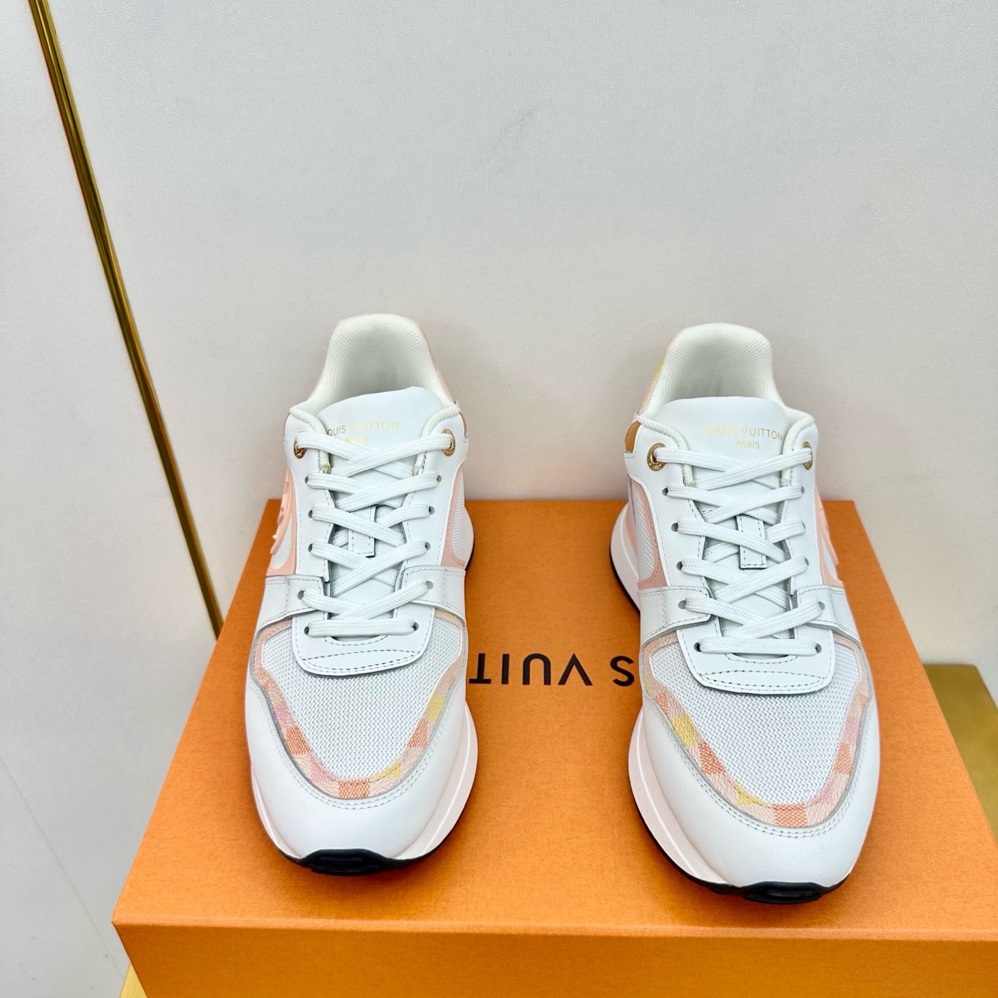 NEO RUN AWAY SNEAKER IN WHITE MIX PEACH PINK CALFSKIN