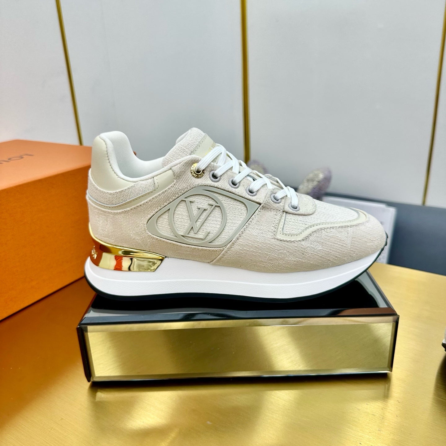 NEO RUN AWAY SNEAKER IN PASTEL GRAY FABRIC