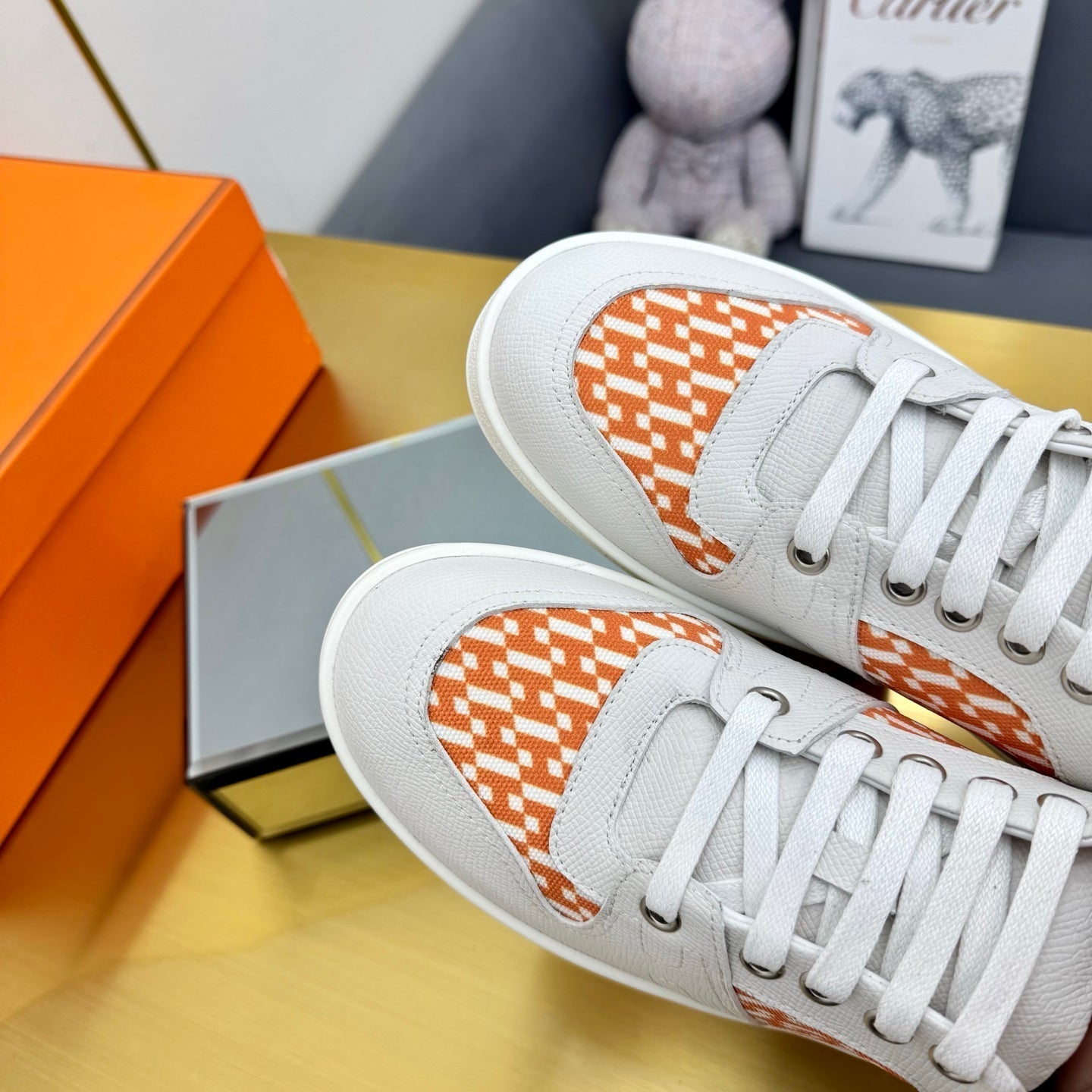 FREE SNEAKER IN WHITE CALFSKIN AND "H EN BIAIS" ORANGE CANVAS
