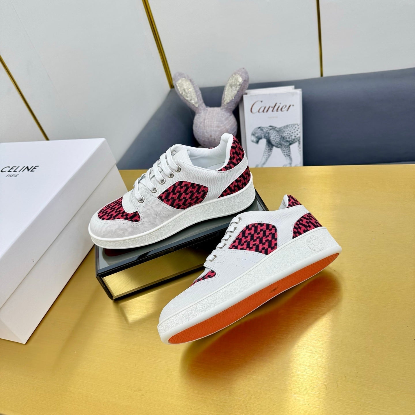 FREE SNEAKER IN WHITE CALFSKIN AND "H EN BIAIS" RED CANVAS.