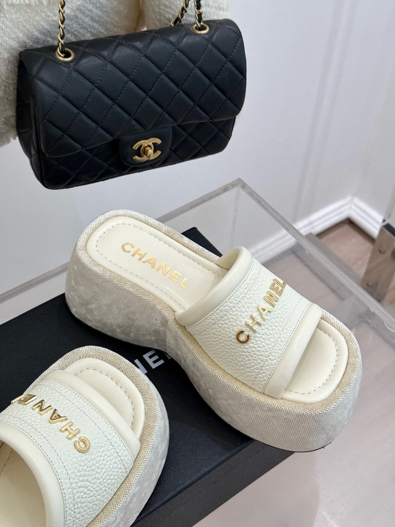 PLATFORM SLIPPERS IN WHITE LAMBSKIN