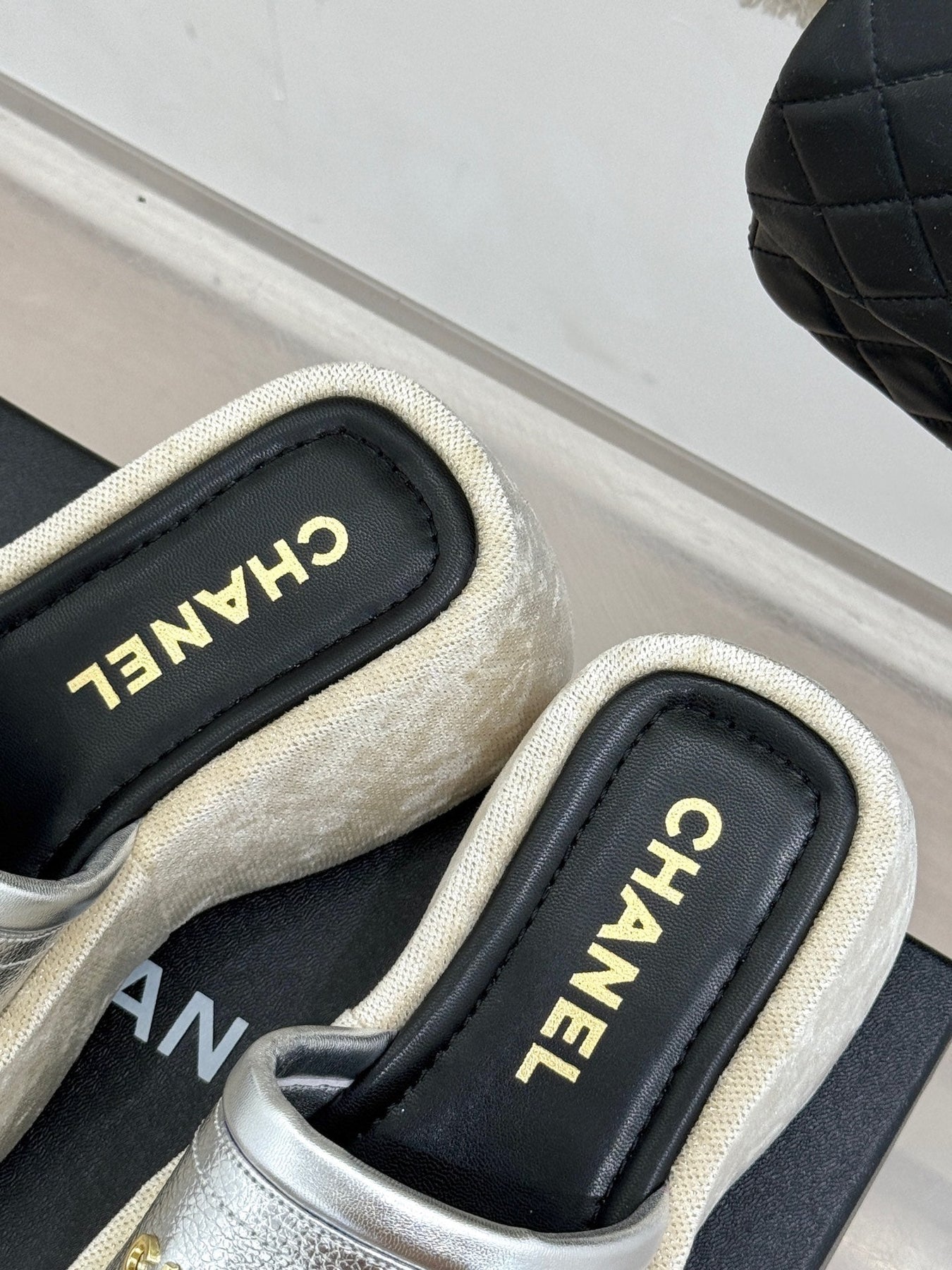 PLATFORM SLIPPERS IN SILVER LAMBSKIN