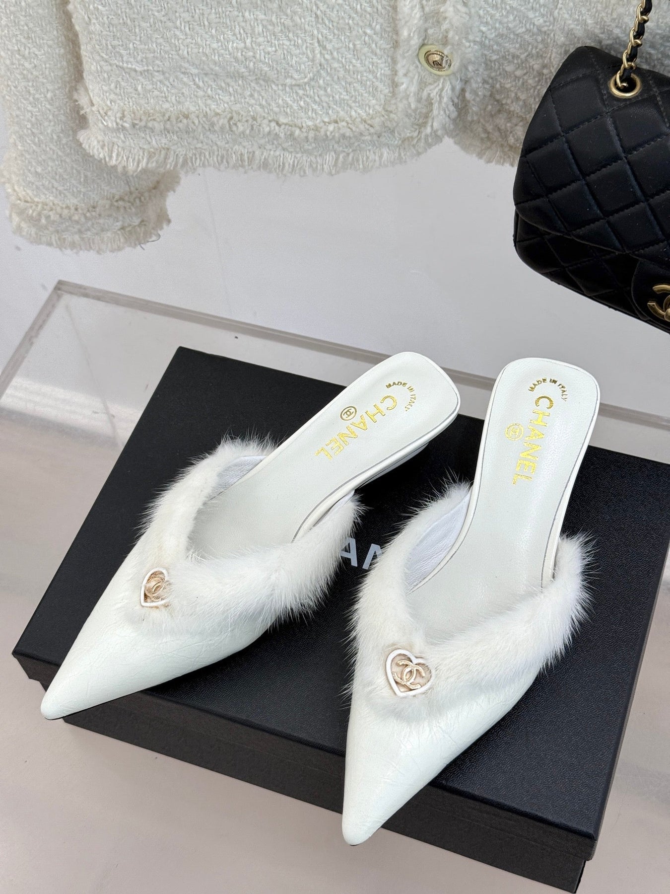 RABBIT FUR POINTED-TOE MULE IN WHITE LAMBSKIN