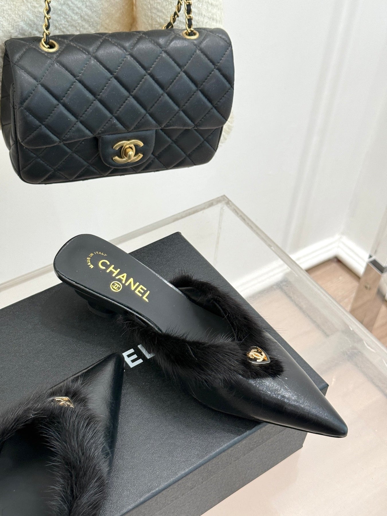 RABBIT FUR POINTED-TOE MULE IN BLACK LAMBSKIN