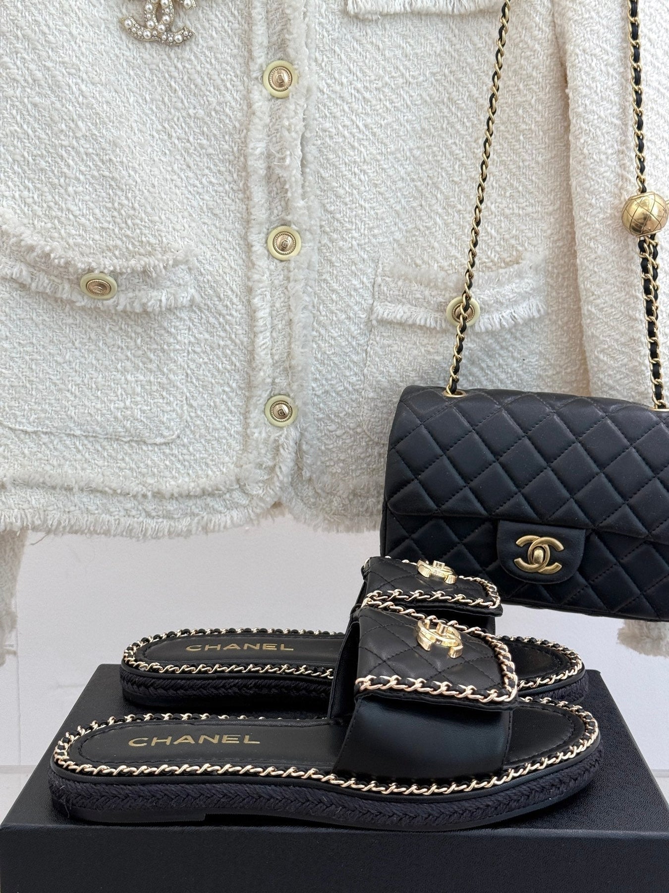 FLAT CHAIN HEART SLIPPER IN BLACK LAMBSKIN