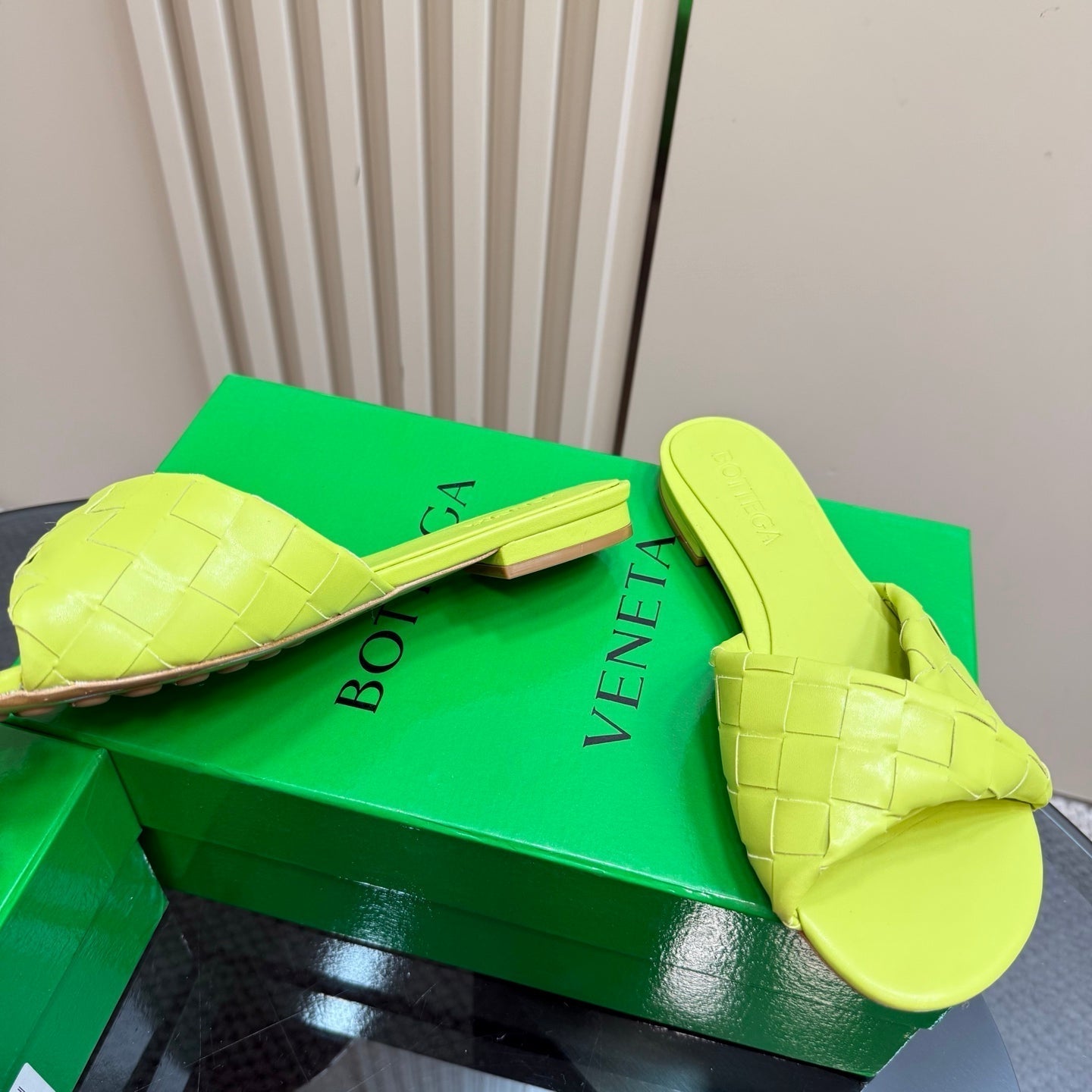 BLINK FLAT MULE IN NEON YELLOW INTRECCIATO LEATHER