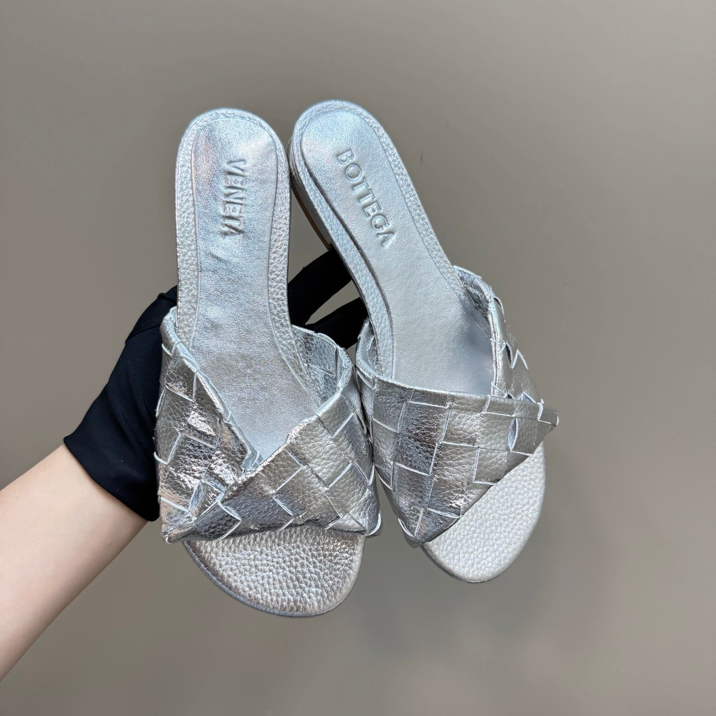 BLINK FLAT MULE IN SILVER INTRECCIATO LEATHER