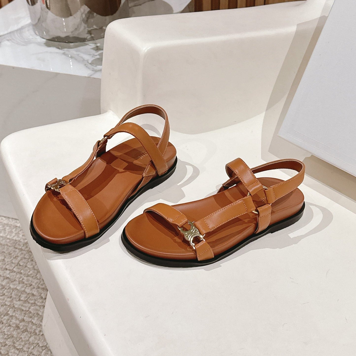 MAUD SANDAL WITH TRIOMPHE IN LIGHT CARAMEL BROWN CALFSKIN