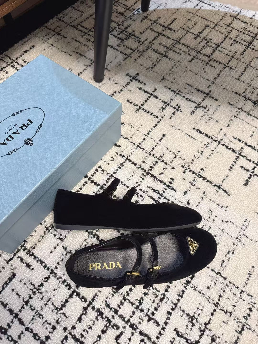 MARY JANE FLAT WITH TRIANGLE LOGO IN BLACK VELVET