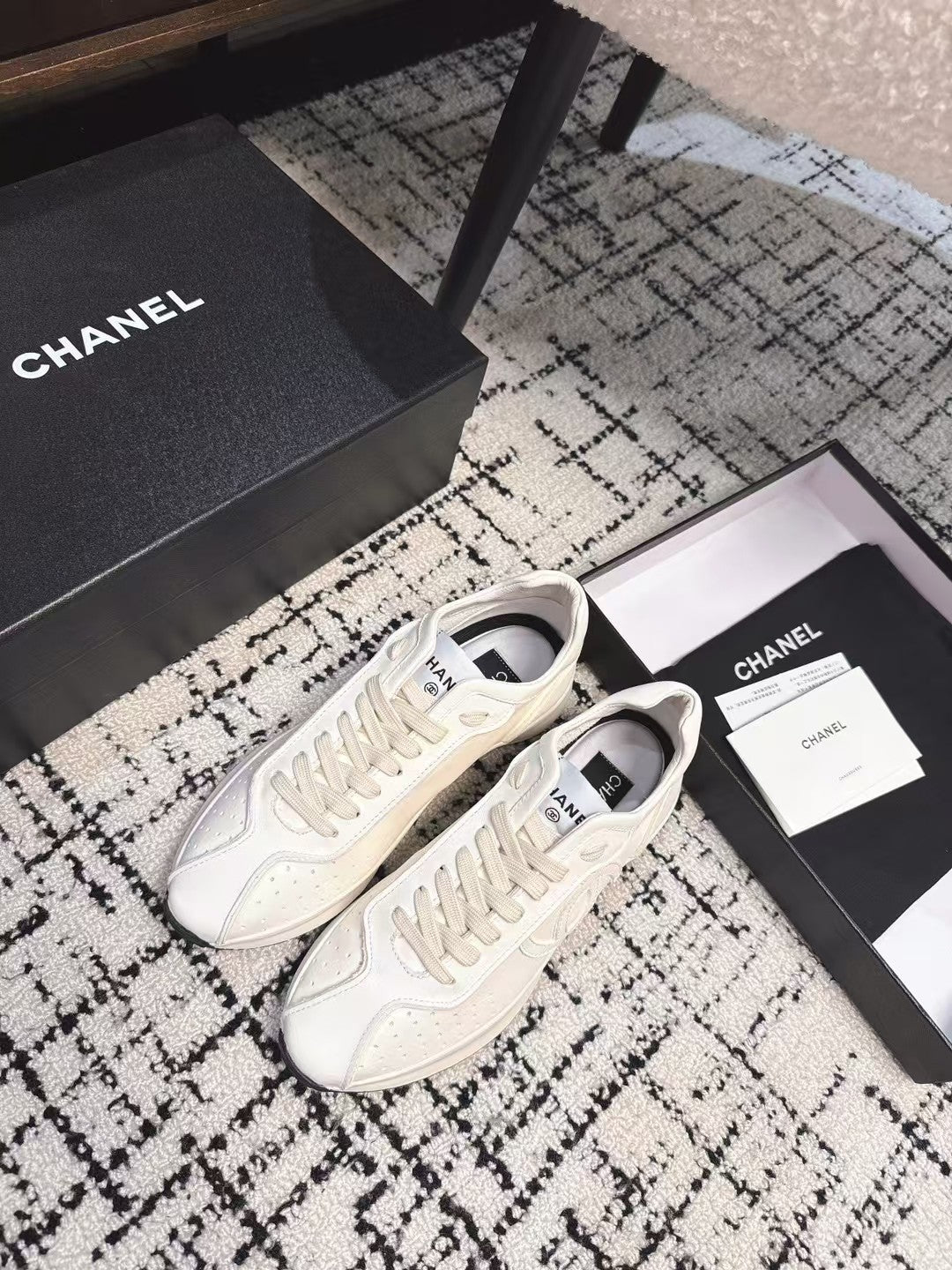 CLASSIC SNEAKERS IN WHITE SHEEPSKIN