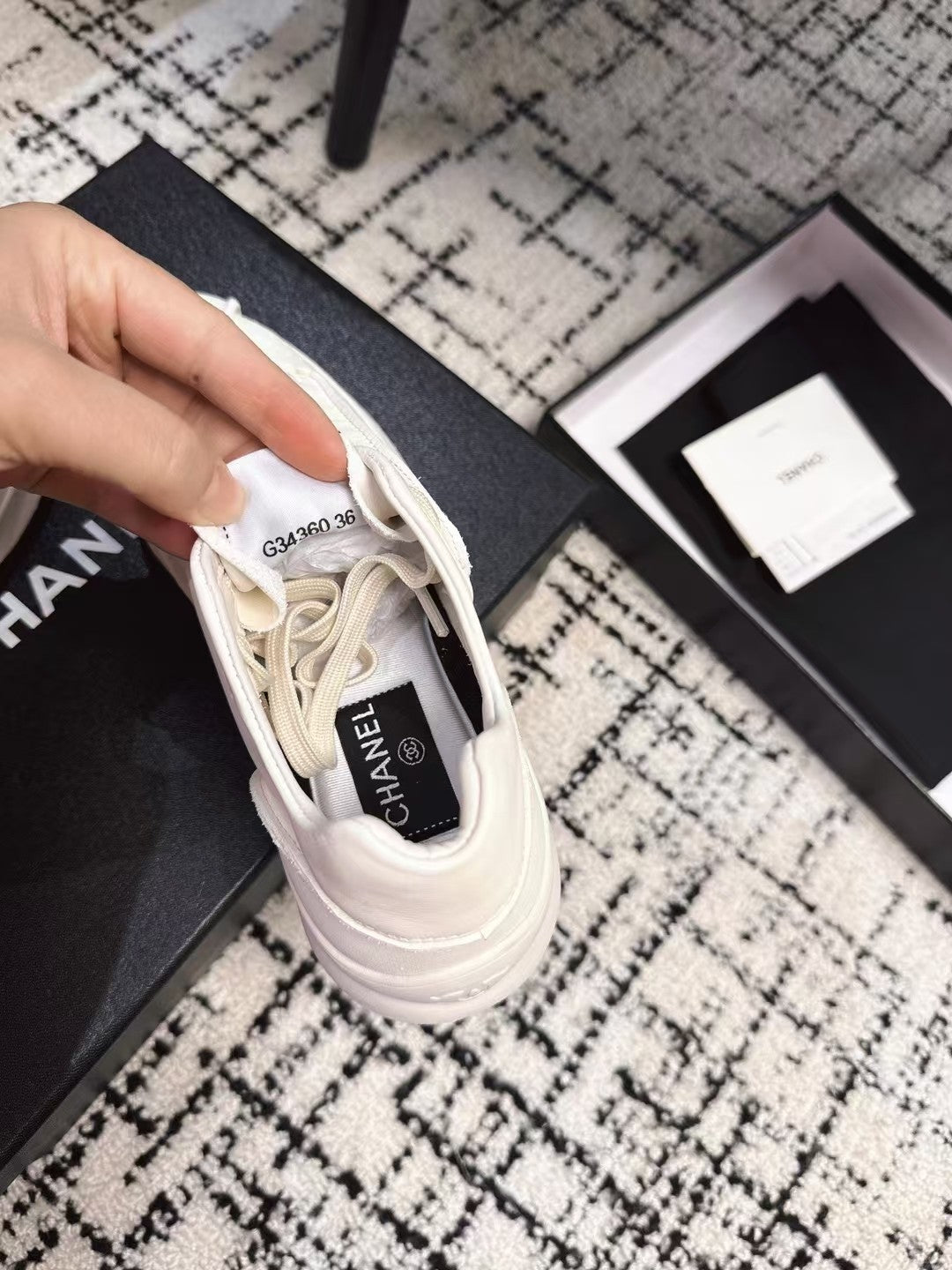 CLASSIC SNEAKERS IN WHITE SHEEPSKIN