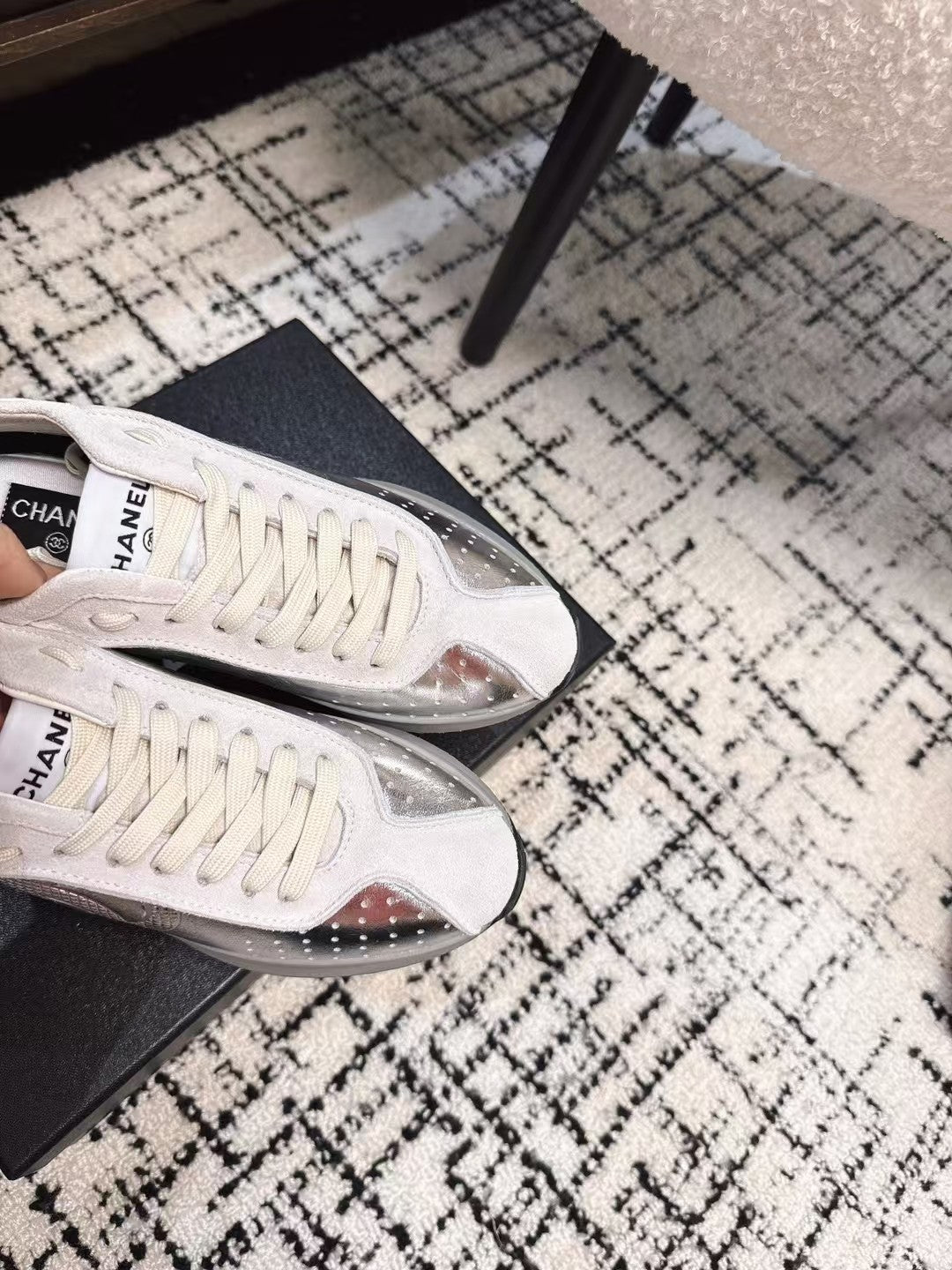 CLASSIC SNEAKERS IN SILVER SHEEPSKIN