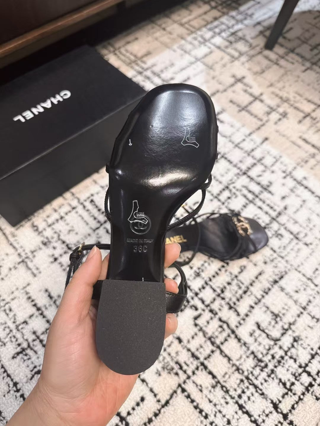 MID HEEL SANDALS IN BLACK LAMBSKIN