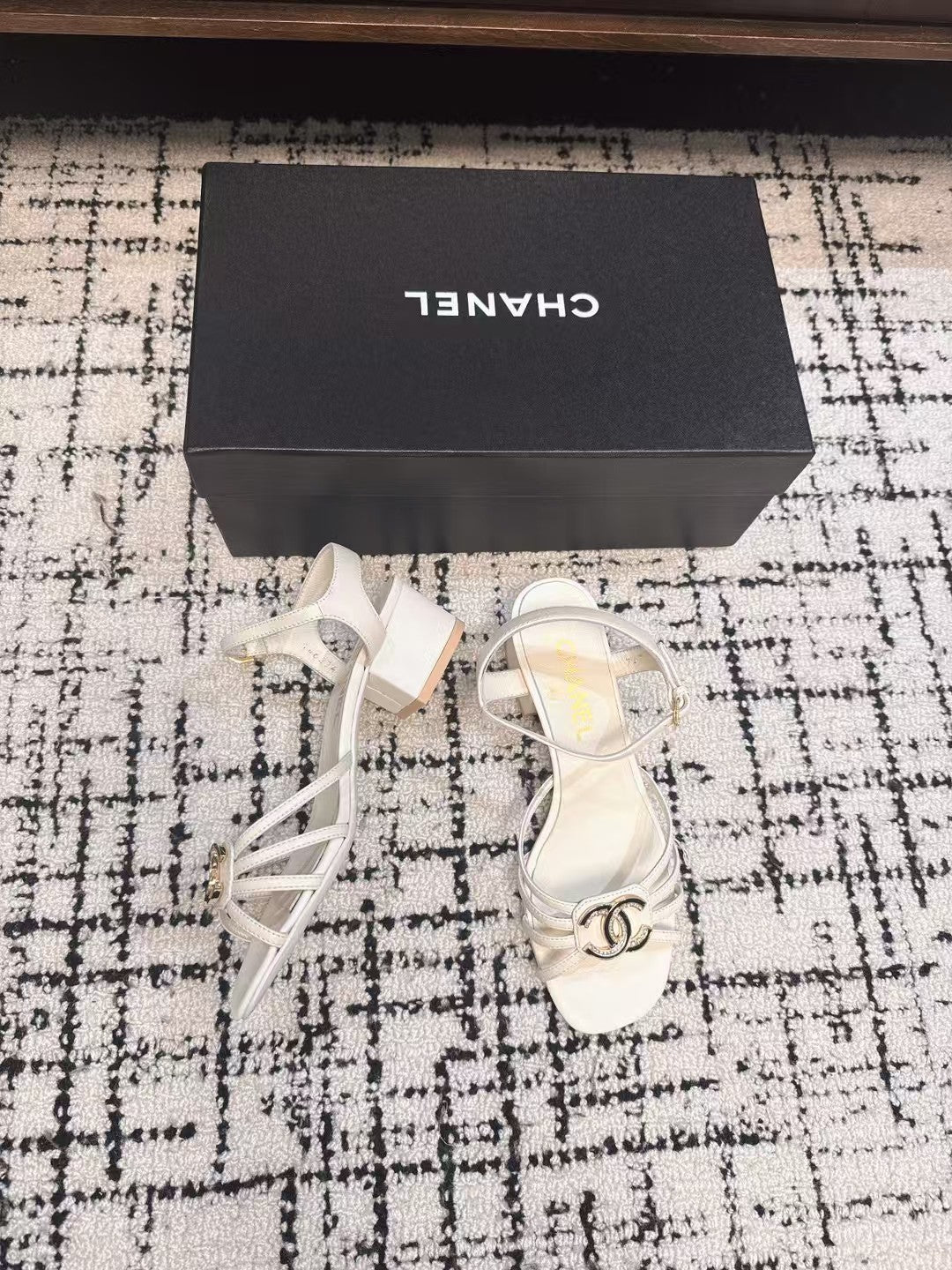 MID HEEL SANDALS IN WHITE LAMBSKIN