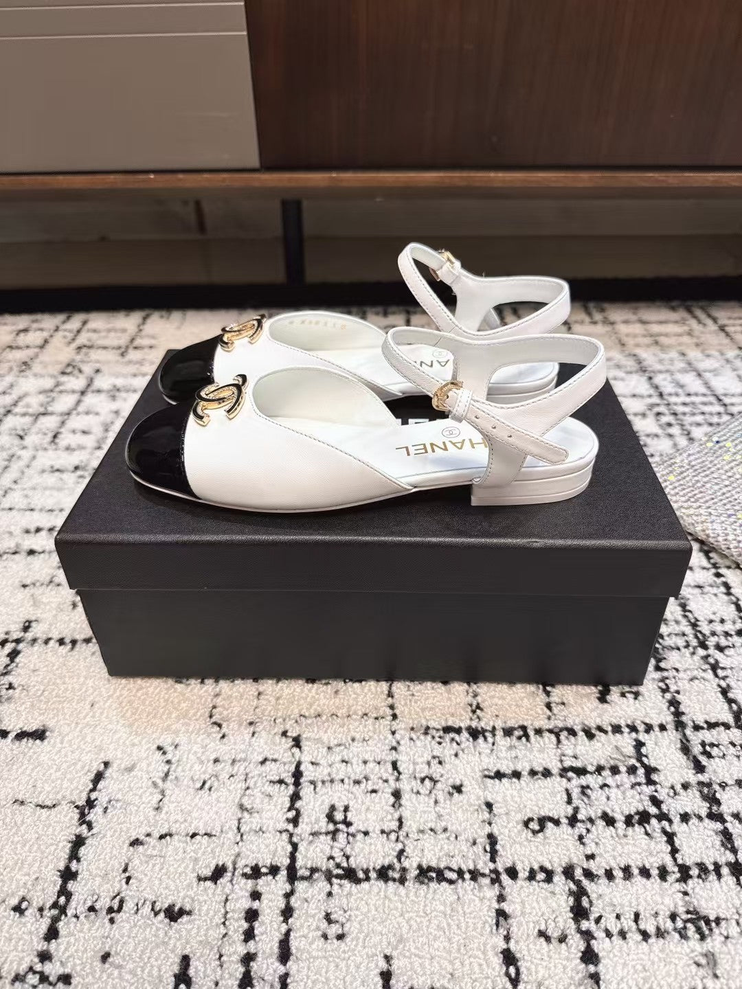 FLAT SLINGBACKS IN WHITE MIX BLACK CALFSKIN