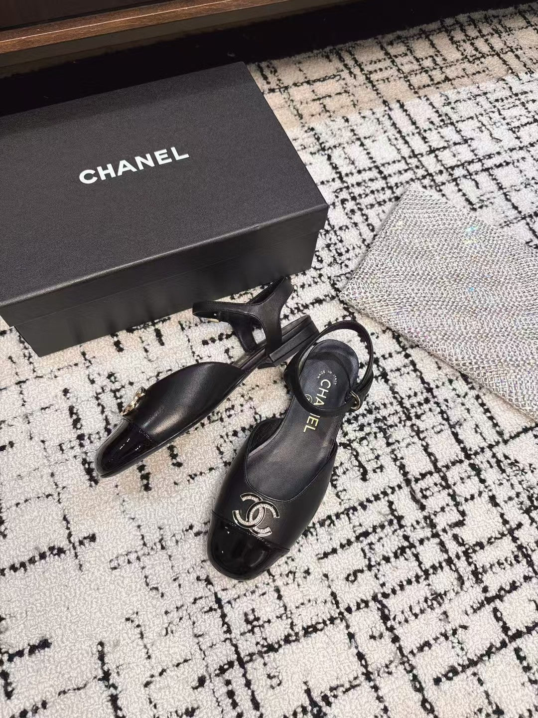 FLAT SLINGBACKS IN BLACK CALFSKIN