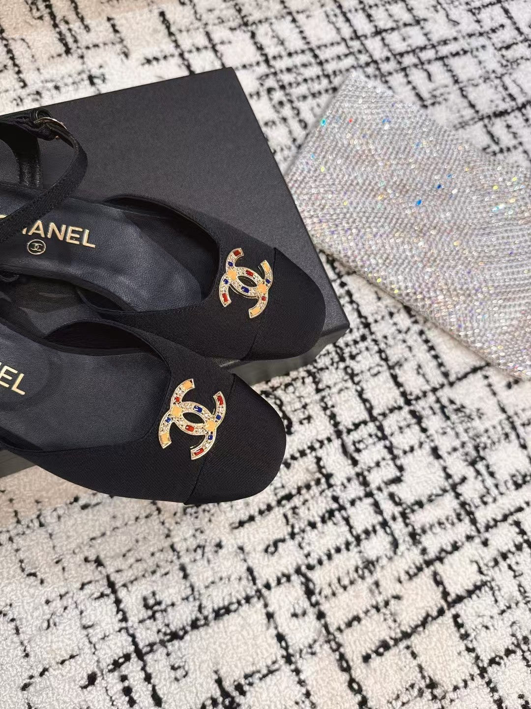 FLAT SLINGBACKS IN BLACK FABRIC