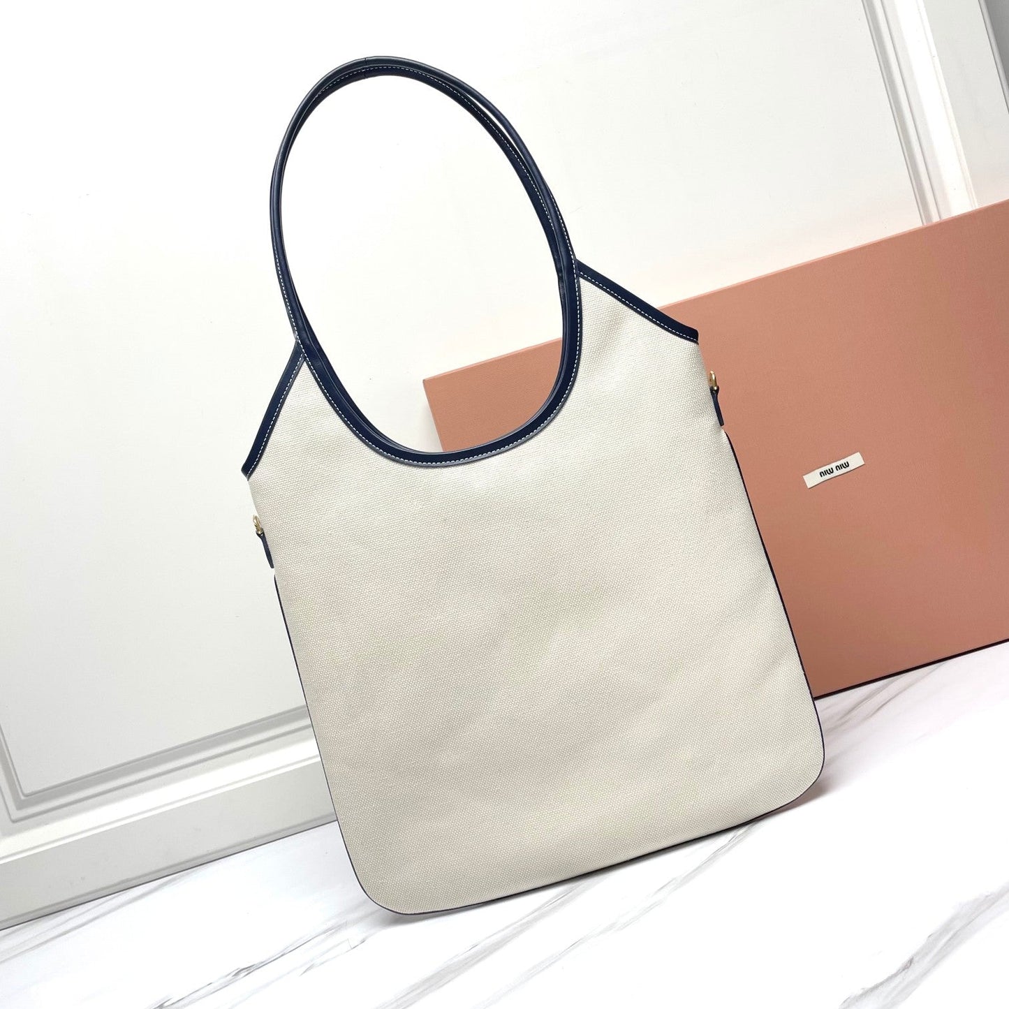 IVY TOTE BAG 40 IN WHITE CANVAS AND NAVY LEATHER TRIM
