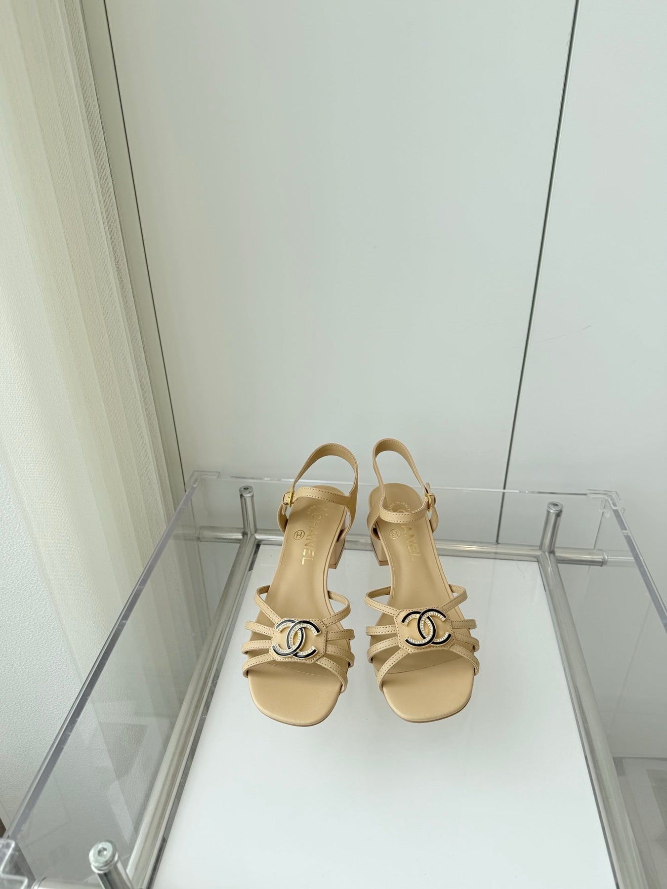 MID HEEL SANDALS IN FLAX YELLOW LAMBSKIN