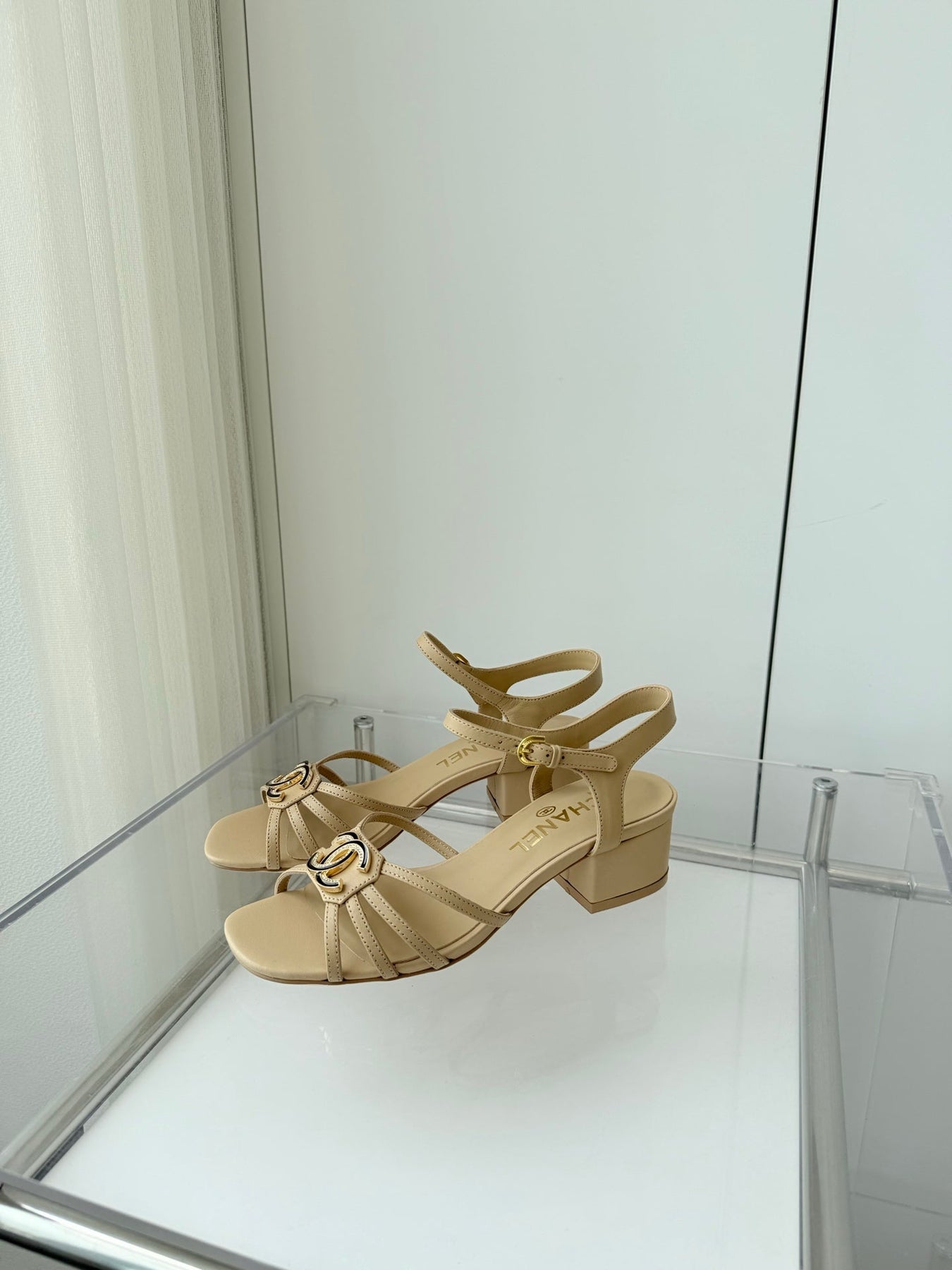 MID HEEL SANDALS IN FLAX YELLOW LAMBSKIN