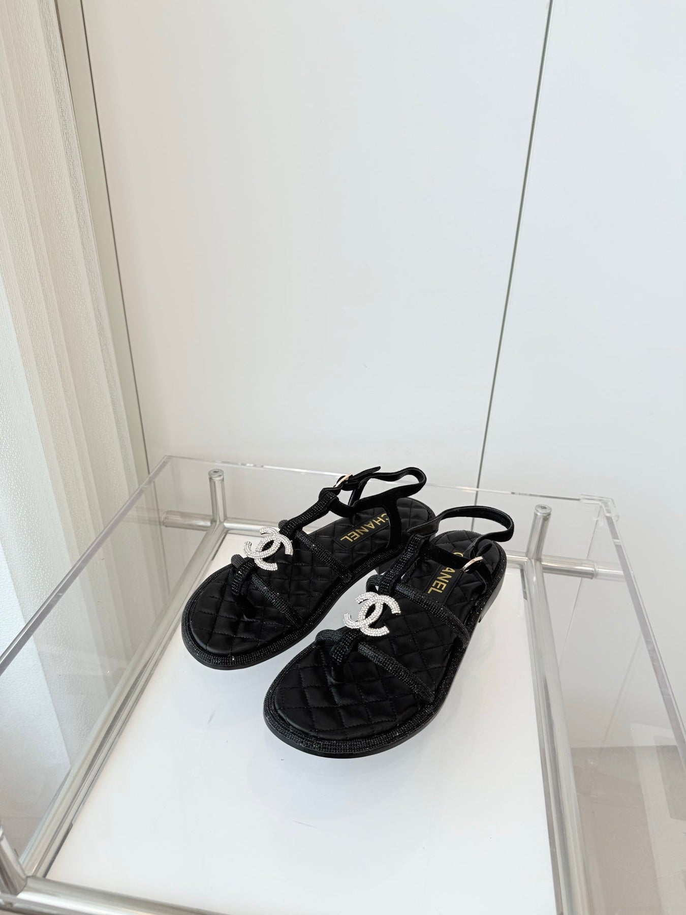 FLAT SANDALS IN BLACK SOFT LEATHER