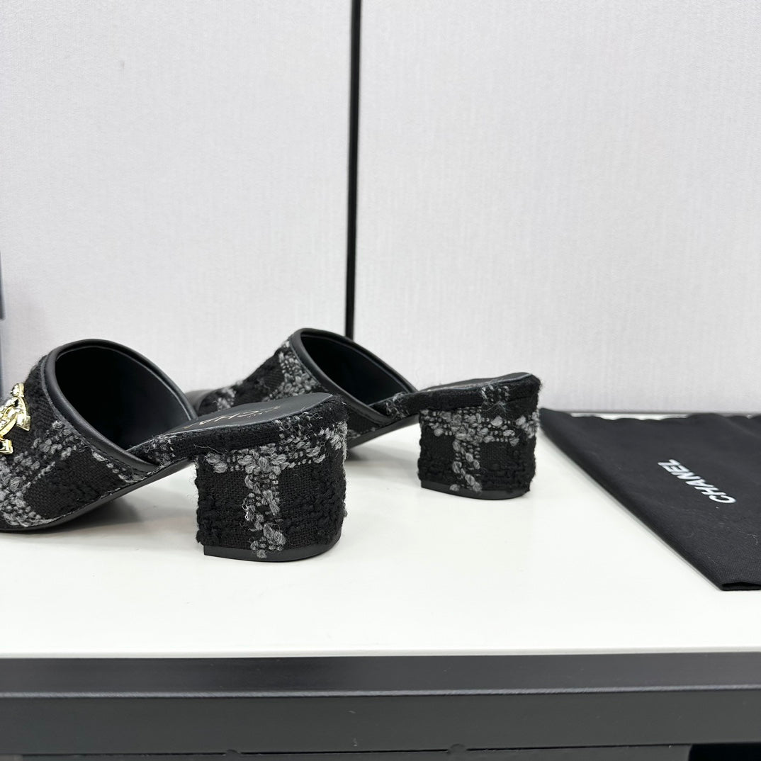 CC HIGH MULE IN BLACK WOOL TWEED AND CALFSKIN GOLD HARDWARE