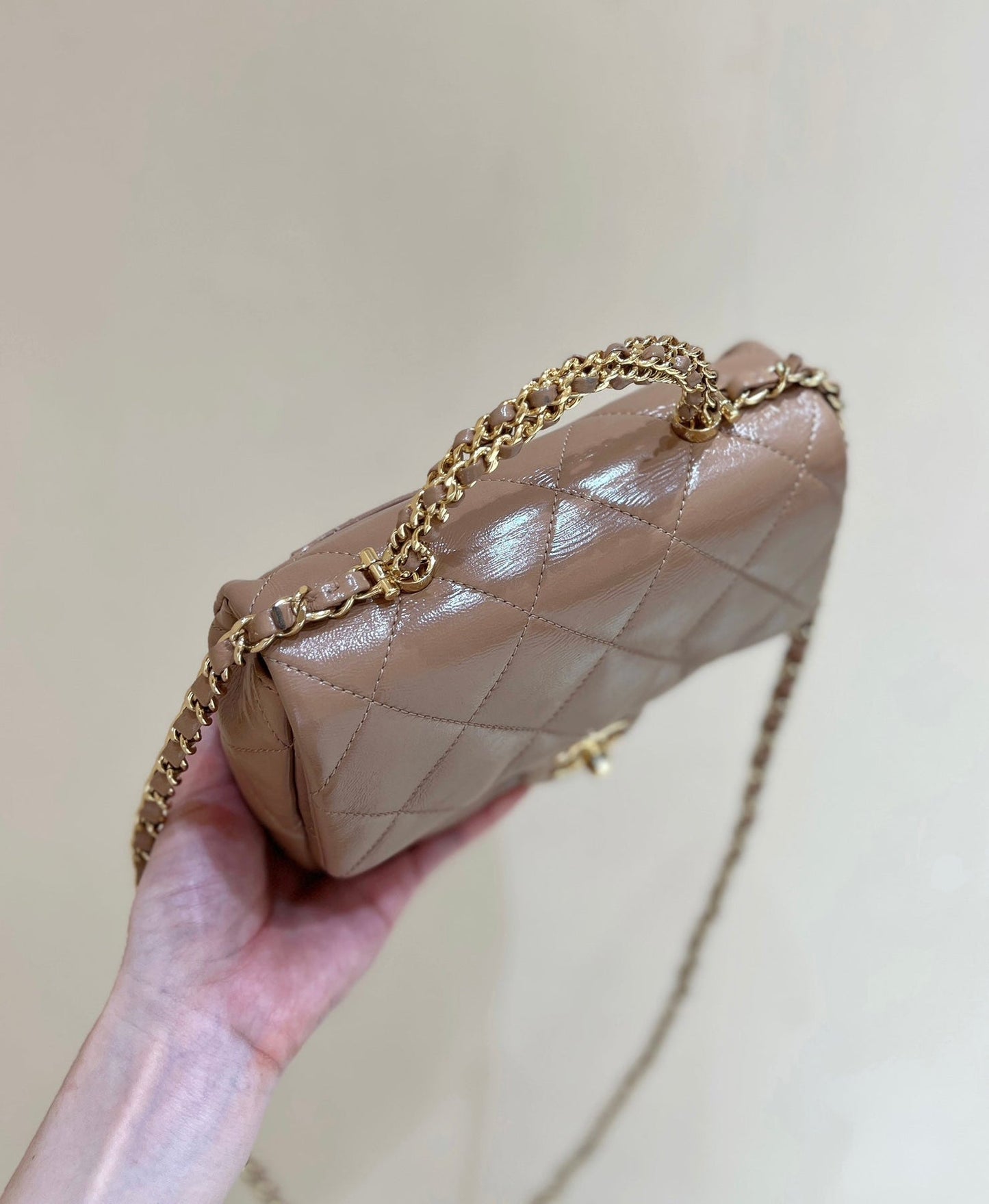 FLAP BAG WITH TOP HANDLE 19 IN BROWN LAMBSKIN GOLD HARDWARE