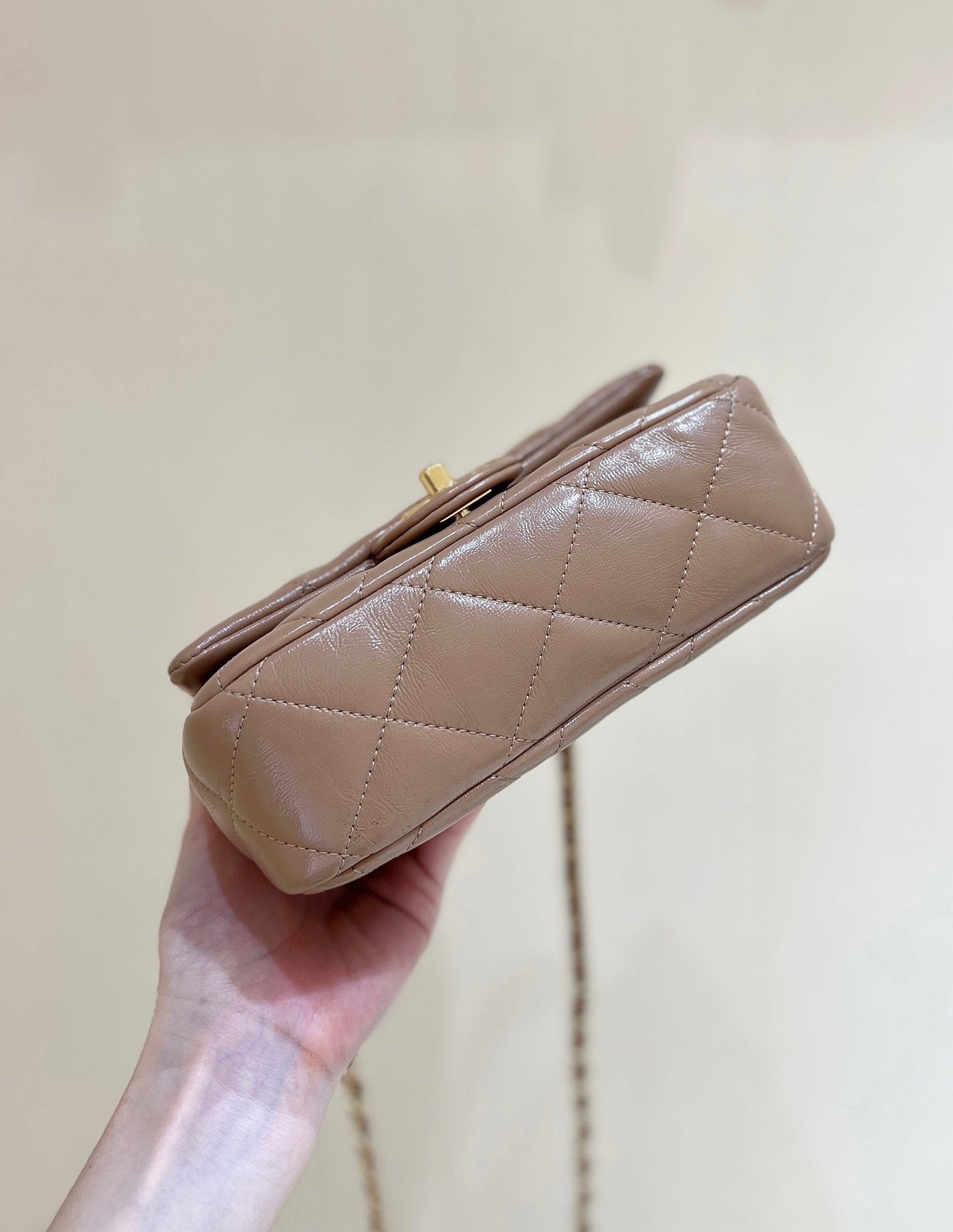 FLAP BAG WITH TOP HANDLE 19 IN BROWN LAMBSKIN GOLD HARDWARE