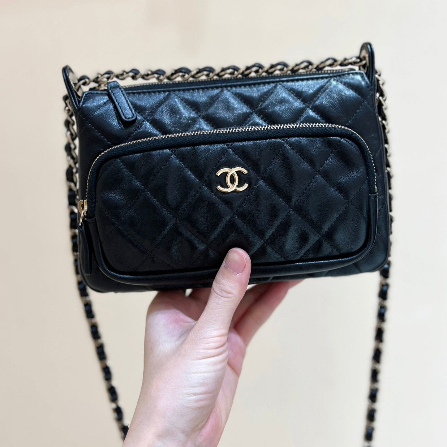 QUILTED SHOULDER BAG 21 IN BLACK LAMBSKIN WITH GOLD METALLIC