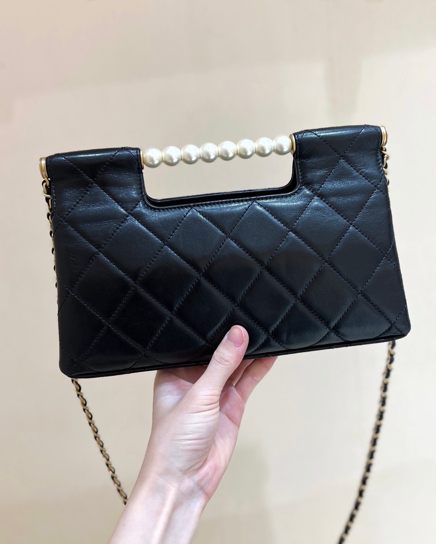 PEARL TOP HANDLE BAG 25 IN BLACK LAMBSKIN GOLD HARDWARE