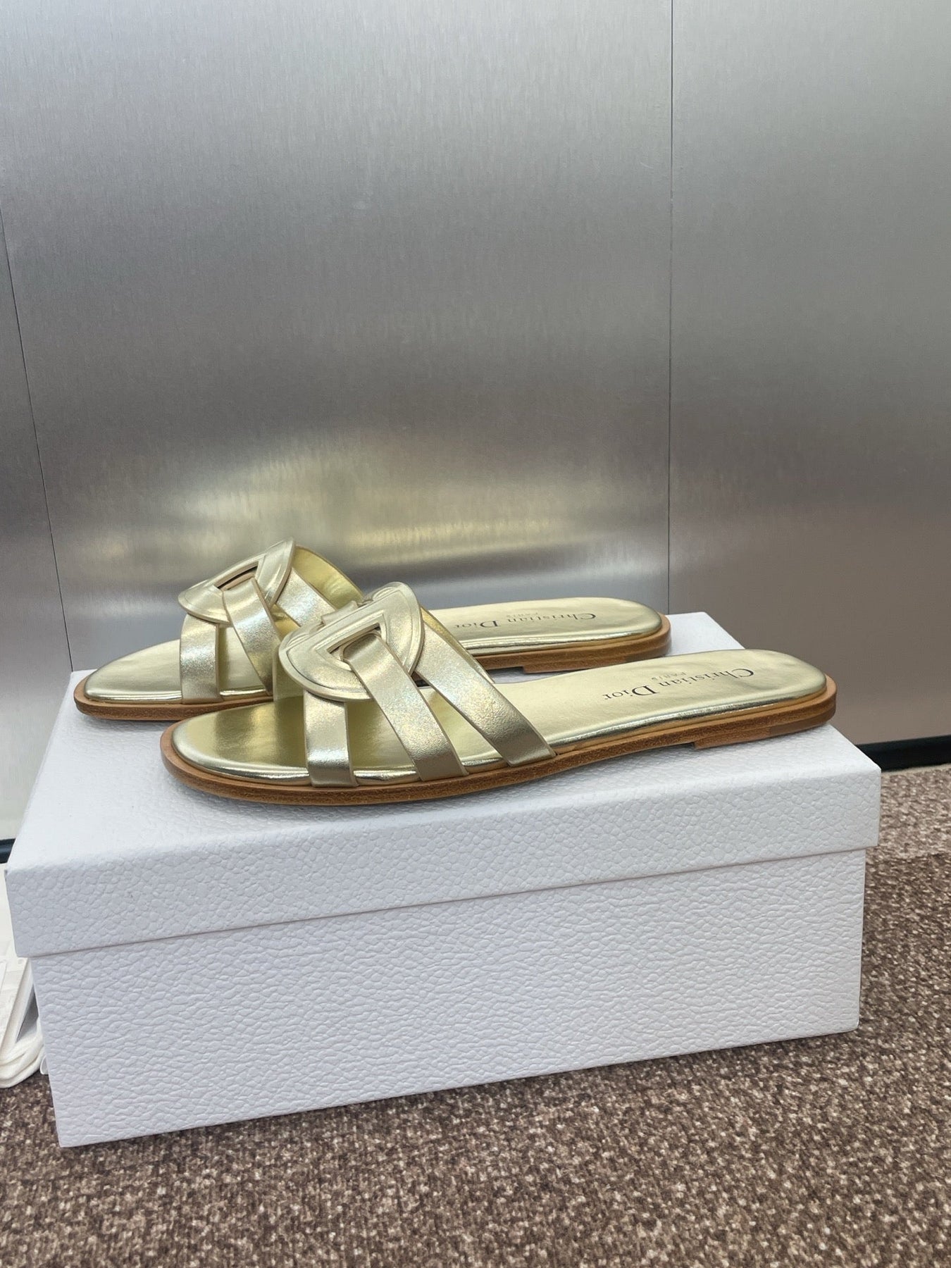 D-CLUB SLIDE SANDAL 25S IN GOLD GLOSSY CALFSKIN