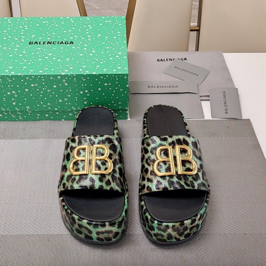 RISE SANDAL THICK-SOLED IN LIGHT GREEN LEOPARD PRINT CALFSKIN