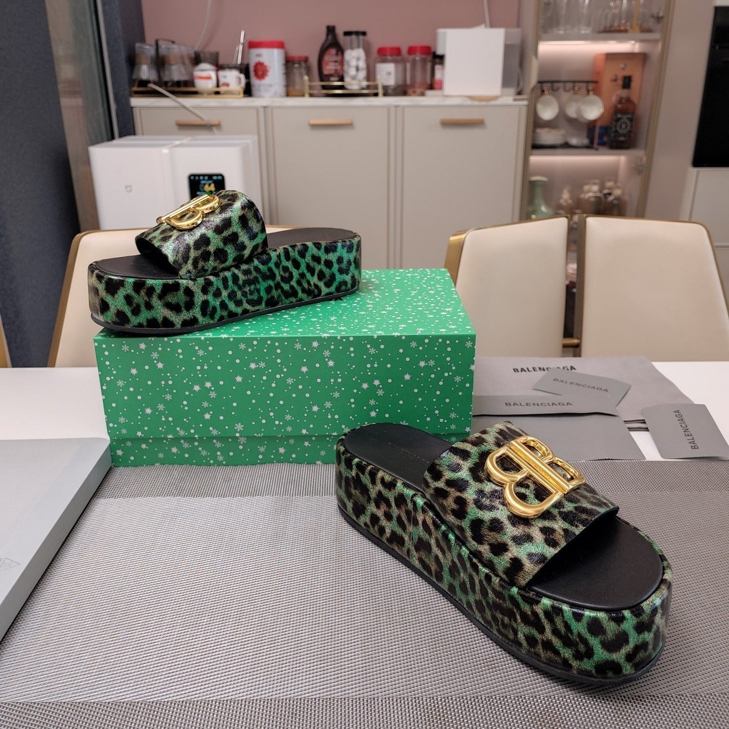 RISE SANDAL THICK-SOLED IN LIGHT GREEN LEOPARD PRINT CALFSKIN